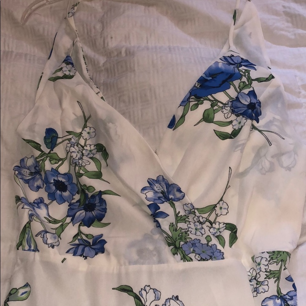Beautiful Blue & White Floral Maxi Dress ✨